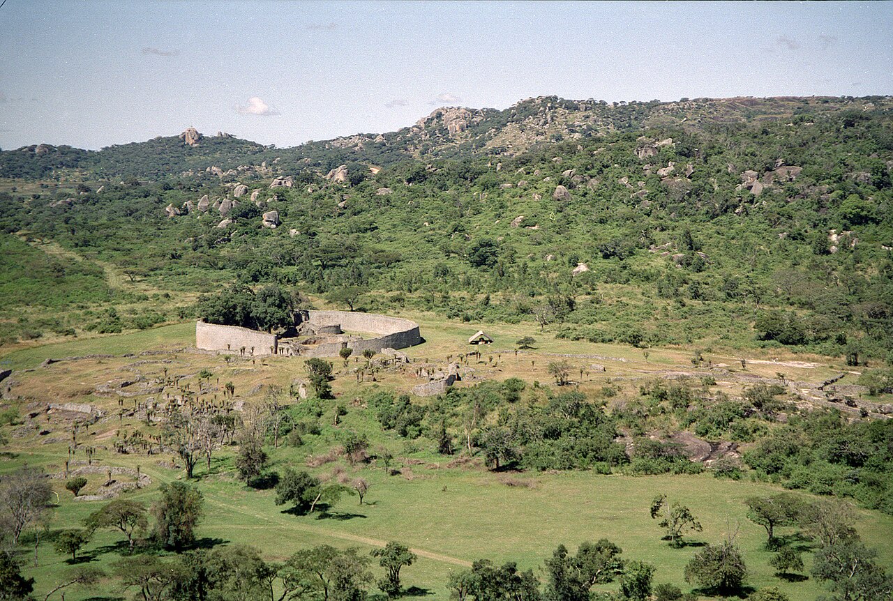 Curving stone walls at the Great Enclosure, Great Zimbabwe.