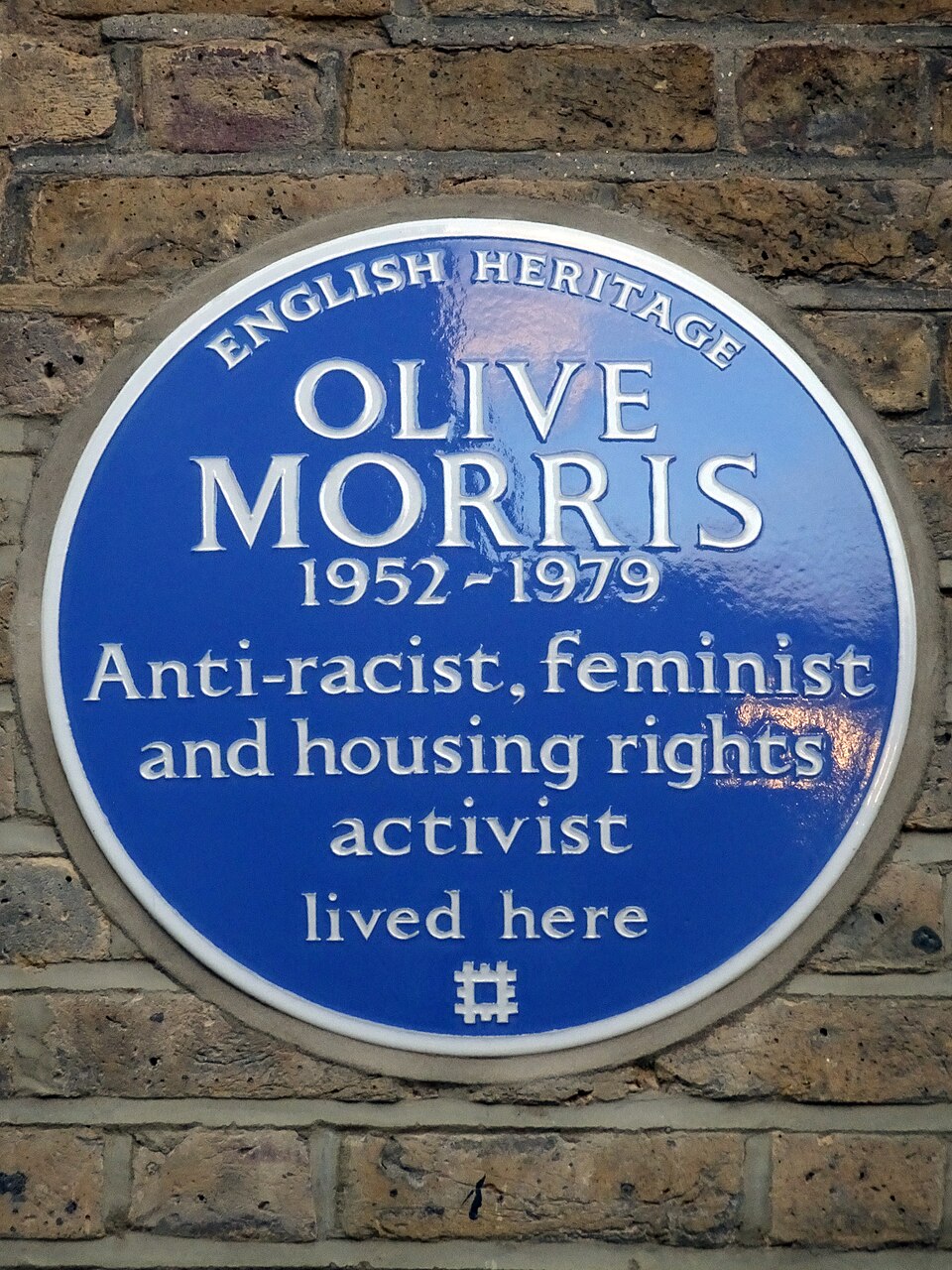 English Heritage blue plaque commemorating Olive Morris as an anti-racist, feminist and housing rights activist.