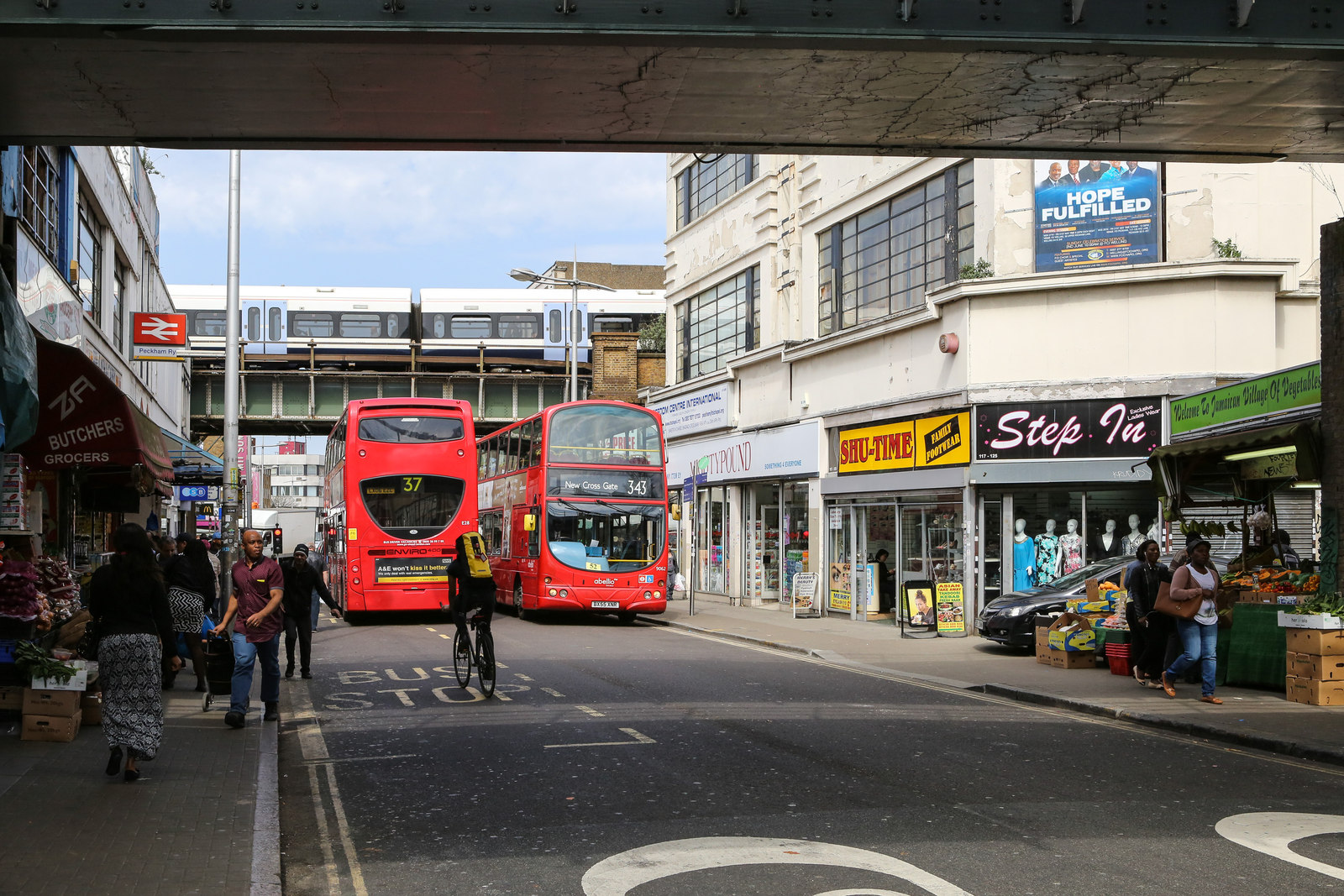 African Migration to Britain: Families, Work and Community