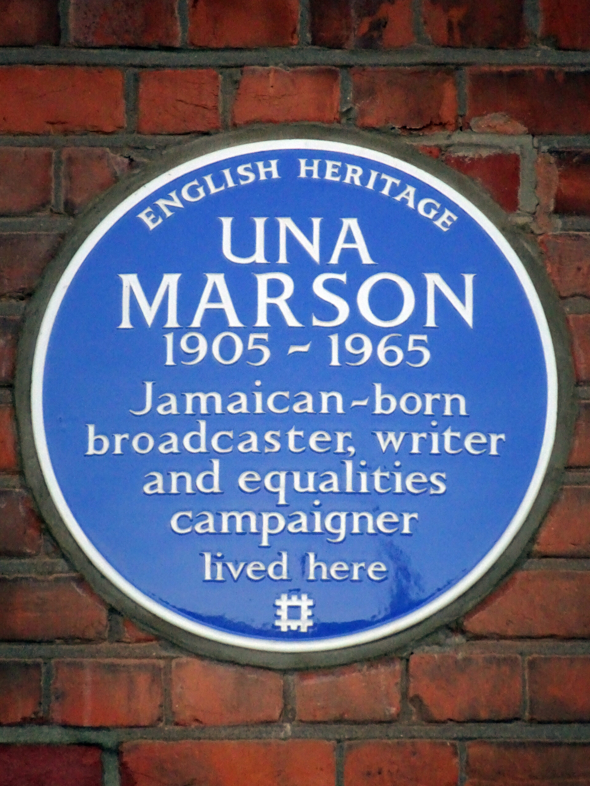 English Heritage blue plaque commemorating Una Marson as a broadcaster, writer and equalities campaigner.